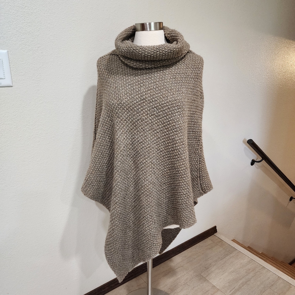 Cocogio Made in Italy Wool Blend Poncho Cowl Neck Nubby Knit Neutral Tan OSFM
